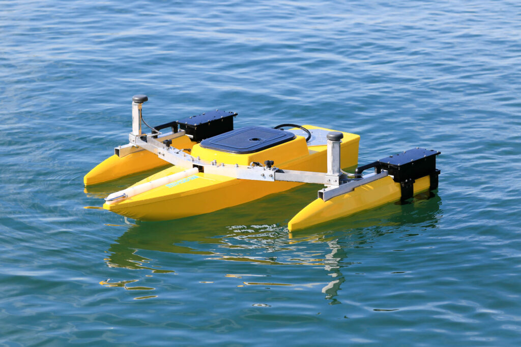 河川流量観測用ADCP搭載型ラジコンボート　Ultra High Speed Boat